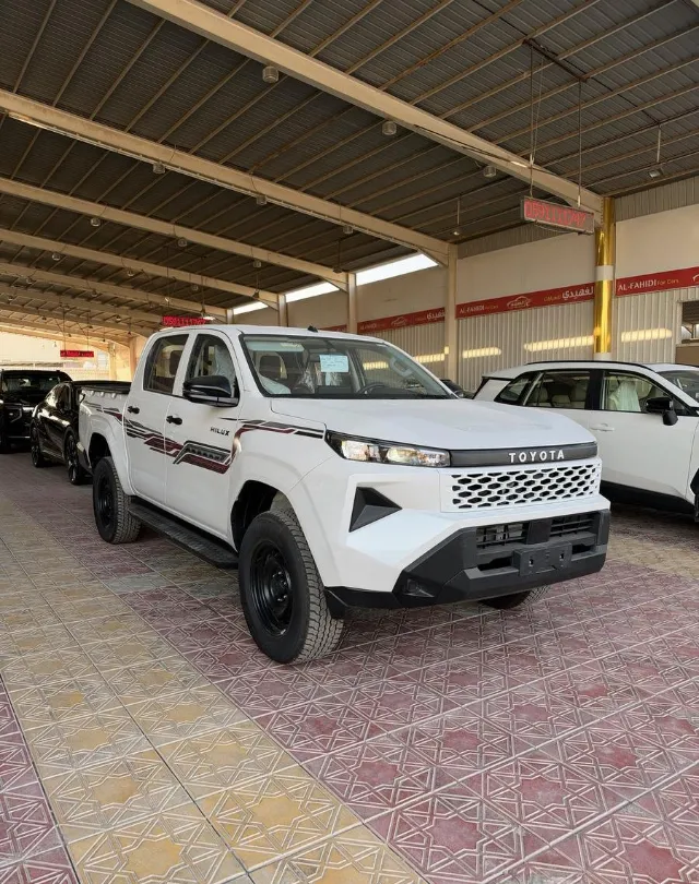 تويوتا هايلكس STANDARD 2027 للبيع في الرياض