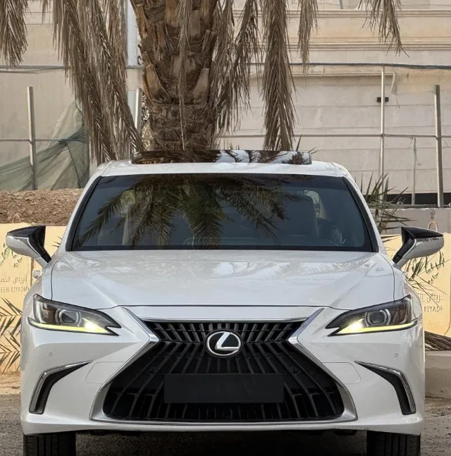 لكزس · اي اس 2023 للبيع في الرياض — ممشى 69,000 كم