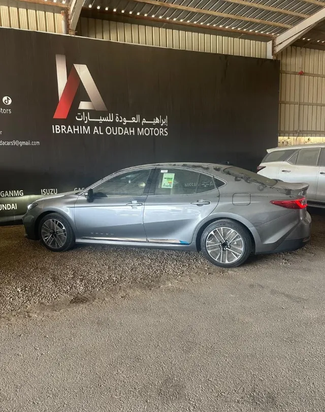تويوتا · كامري 2025 للبيع في الرياض