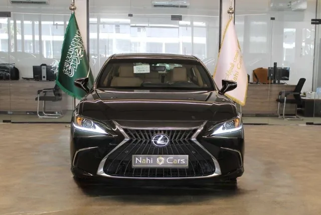لكزس · اي اس 2025 للبيع في الرياض
