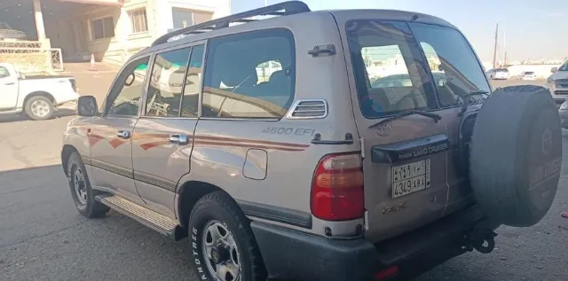 تويوتا · لاندكروزر 1999 للبيع في أبها — ممشى 243,000 كم
