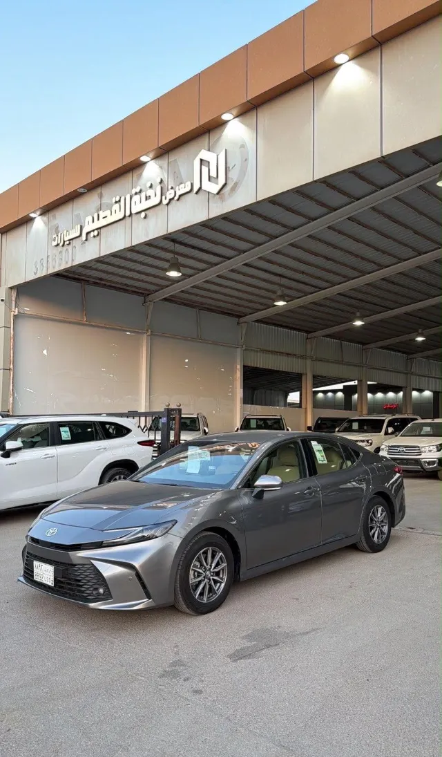 تويوتا · كامري STANDARD 2025 للبيع في بريدة — ممشى 15 كم