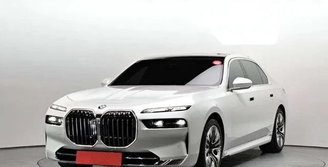 بي ام دبليو · الفئة السابعة 2023 للبيع في الرياض — ممشى 7,981 كم