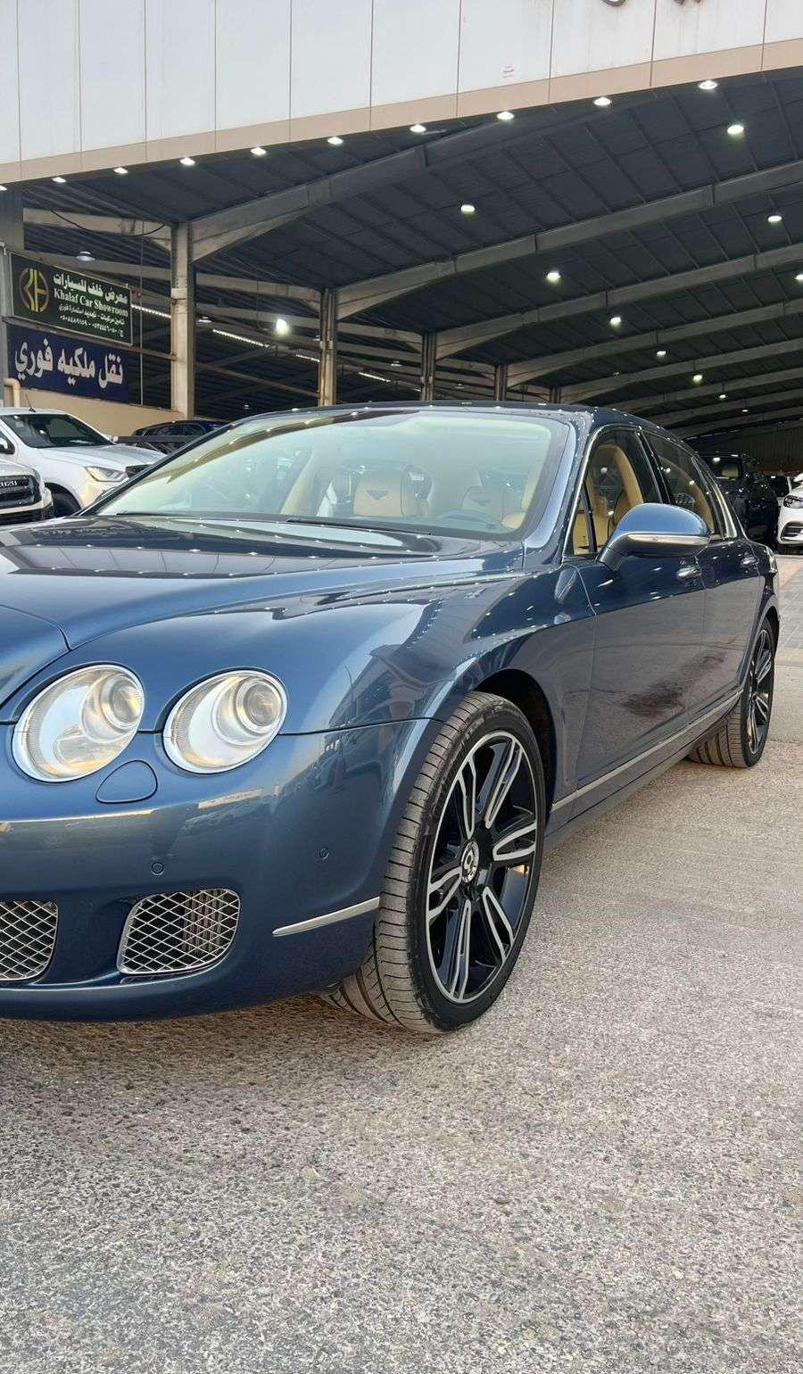 بنتلي 2012 - معرض خلف للسيارات