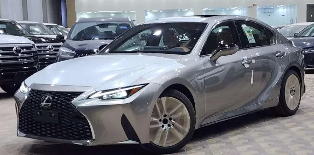 لكزس · اي اس آي STANDARD 2025 للبيع في الرياض