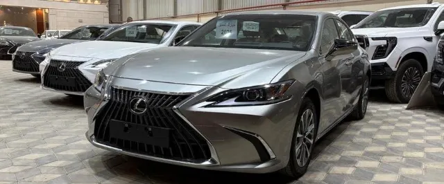 لكزس · اي اس 2025 للبيع في الرياض — ممشى 0 كم