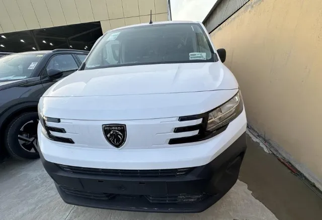 بيجو · بارتنر 2025 للبيع في الرياض — ممشى 5 كم