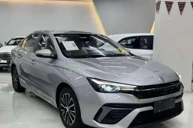 ام جي 5 STANDARD 2025 للبيع في جدة — ممشى 200,000 كم