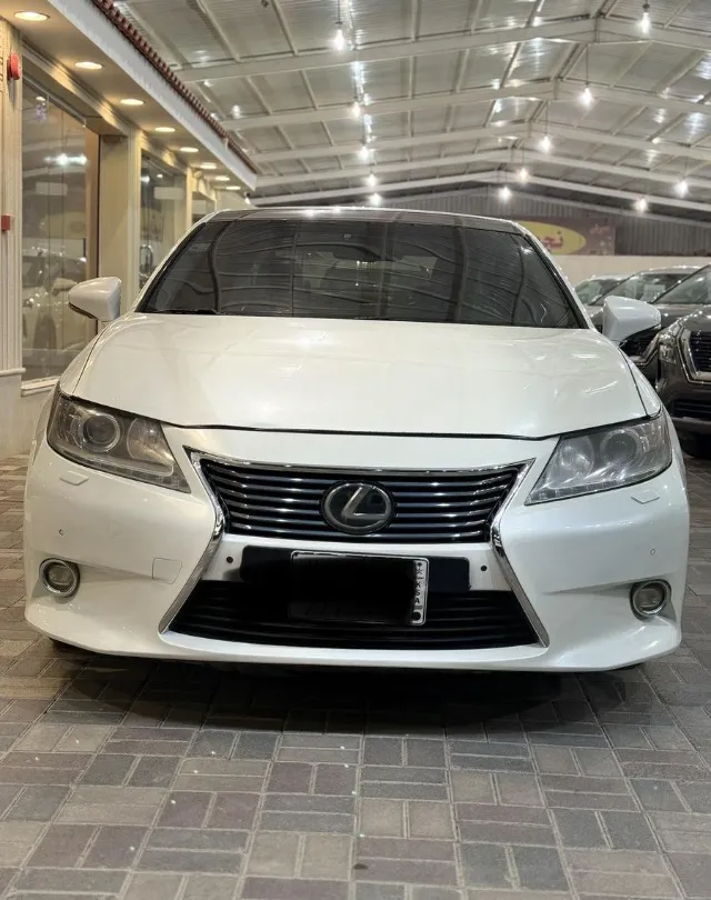 لكزس · اي اس 350 2013 للبيع في الرياض — ممشى 295,000 كم