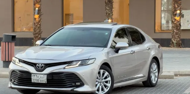 تويوتا · كامري 2020 للبيع في الرياض — ممشى 350,000 كم