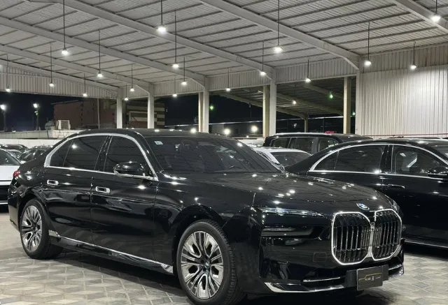 بي ام دبليو · الفئة السابعة 2023 للبيع في جدة — ممشى 91,000 كم
