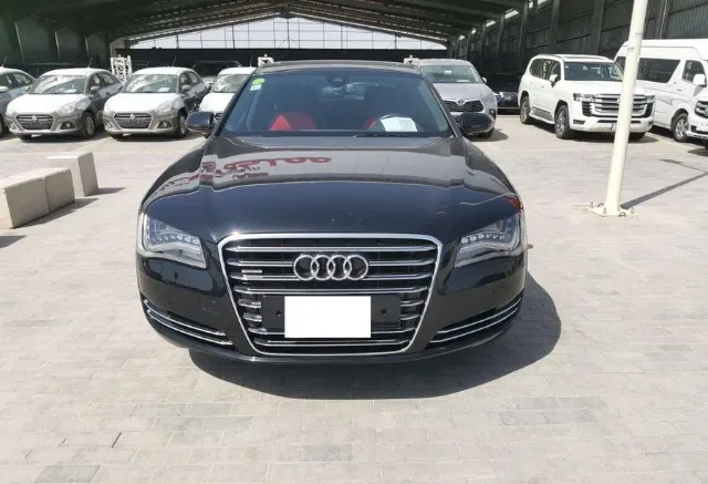 أودي · اي 8 2013 للبيع في الرياض — ممشى 38,000 كم