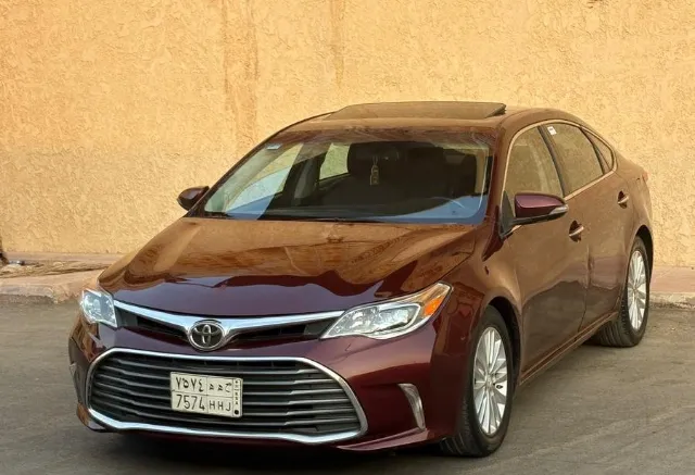 تويوتا افالون 2013 للبيع في الرياض — ممشى 306,000 كم