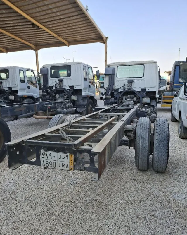 ايسوزو اف اس ار 2014 للبيع في الرياض — ممشى 800,000 كم