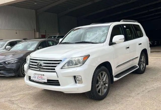 لكزس · ال اكس 570 2013 للبيع في الرياض — ممشى 160,000 كم