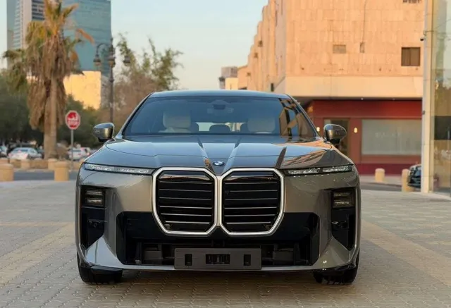 بي ام دبليو الفئة السابعة 2027 للبيع في الرياض
