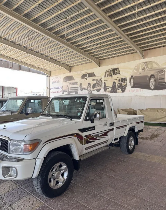 تويوتا · لاندكروزر 70 2019 للبيع في أبها — ممشى 105,000 كم