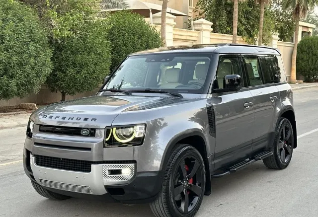 لاند روفر · ديفندر 2022 للبيع في الرياض — ممشى 95,000 كم