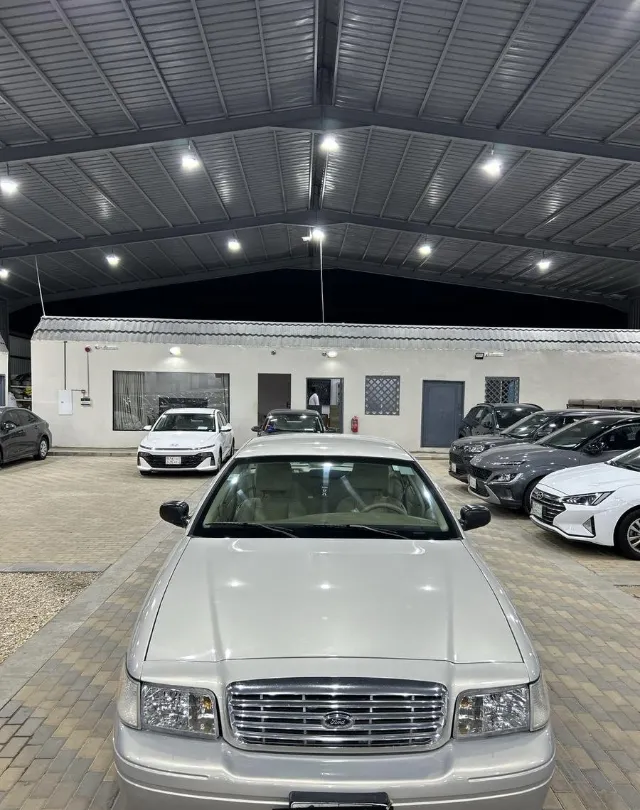فورد · كراون فكتوريا STANDARD 2011 للبيع في الرياض — ممشى 229,000 كم