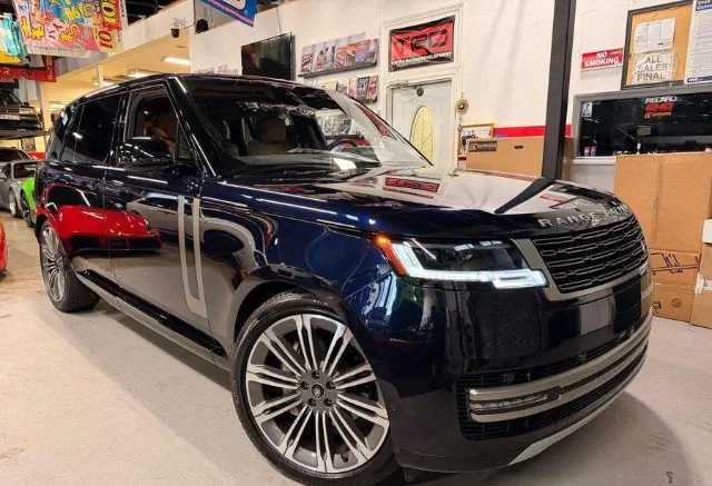 رينج روفر 2025 للبيع في الرياض — ممشى 18,000 ميل