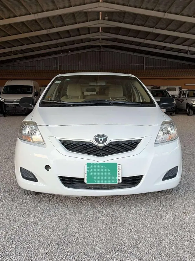 تويوتا يارس 2010 للبيع في الرياض — ممشى 180,000 كم