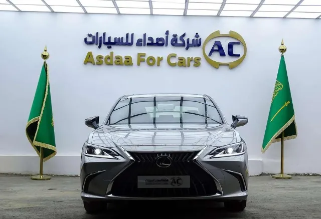 لكزس · اي اس 2025 للبيع في الرياض — ممشى 1 كم