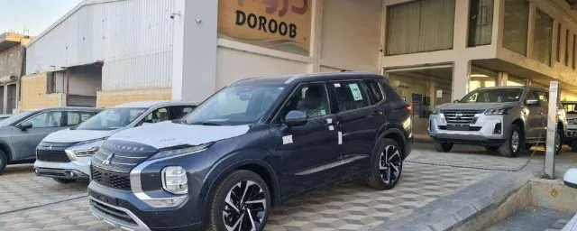 ميتسوبيشي · اوتلاندر 2025 للبيع في سكاكا