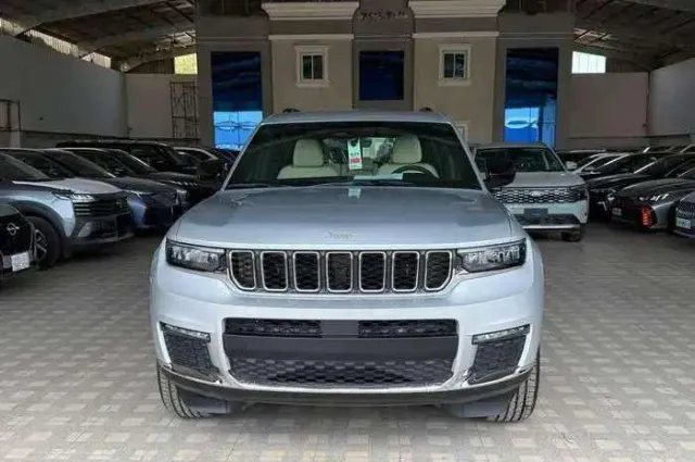 جيب · شيروكي 2025 للبيع في جدة — ممشى 60,000 كم