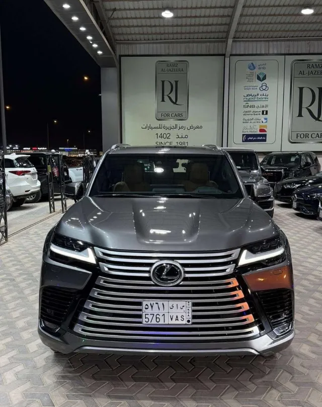 لكزس ال اكس 600 2024 للبيع في الرياض — ممشى 77,000 كم
