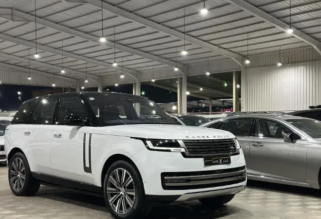 رينج روفر 2023 للبيع في جدة — ممشى 67,000 كم
