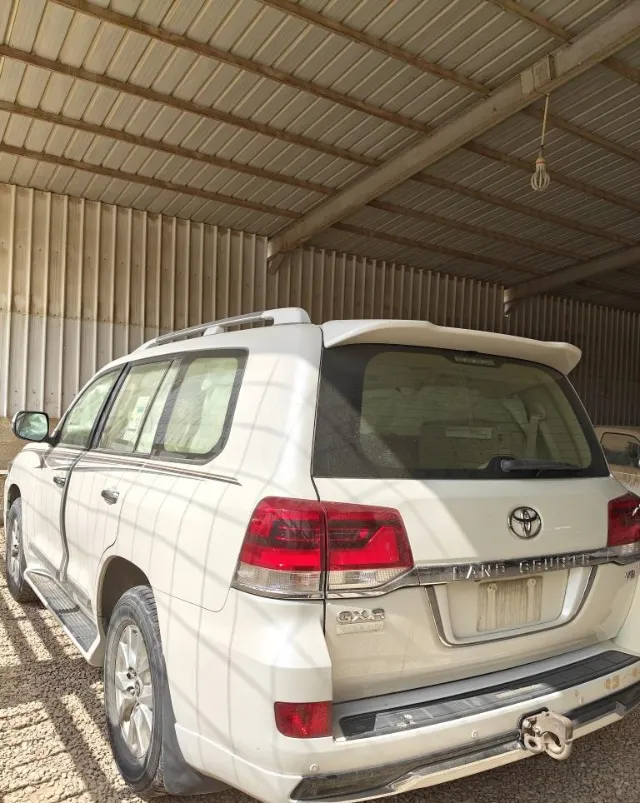 تويوتا لاندكروزر 2018 للبيع في الرياض — ممشى 340,000 كم