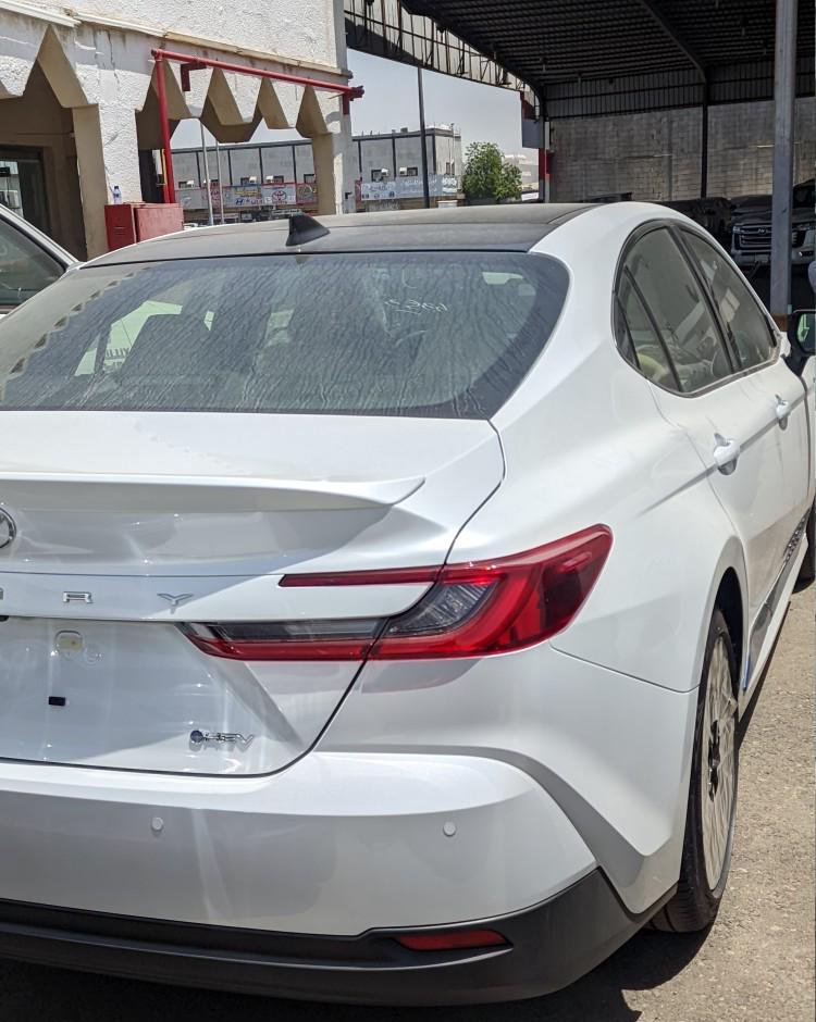 تويوتا كامري LE هايبرد 2025