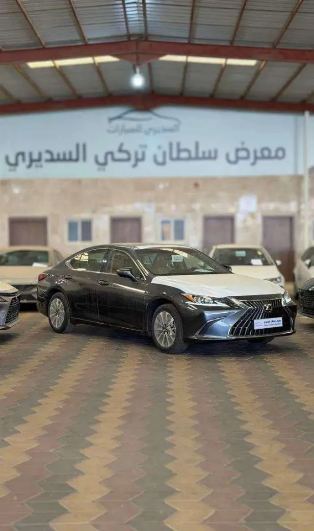 لكزس · اي اس STANDARD 2025 للبيع في حائل