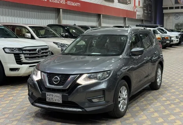 نيسان · اكس تريل 2019 للبيع في الرياض — ممشى 220,000 كم