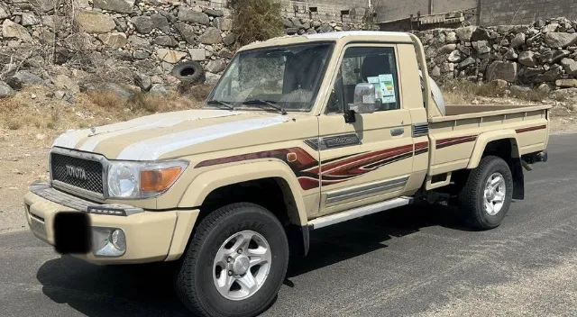 تويوتا · لاندكروزر 70 2020 للبيع في أبها — ممشى 5,000 كم
