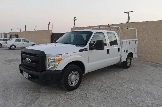 فورد · إف 350 2011 للبيع في الدمام — ممشى 215,000 كم