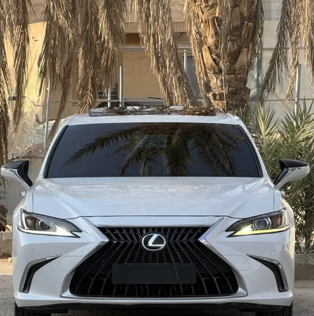 لكزس اي اس 2022 للبيع في الرياض — ممشى 80,000 كم