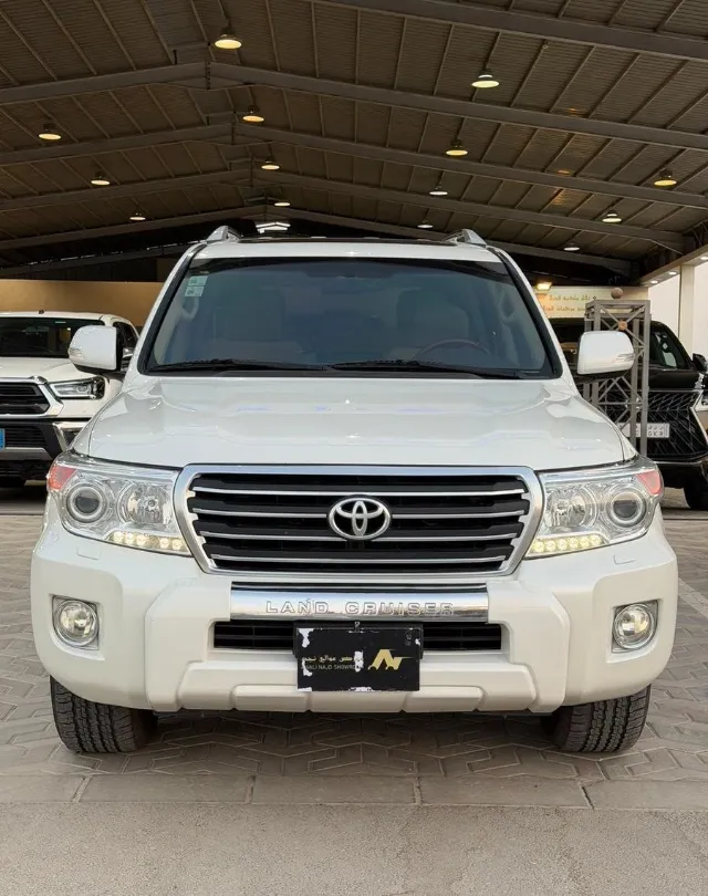 تويوتا · لاندكروزر 2014 للبيع في الرياض — ممشى 267,000 كم