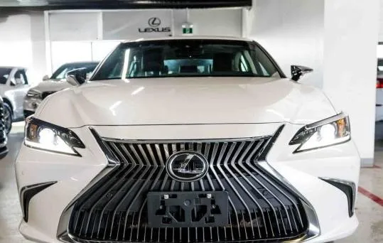 لكزس · اي اس 2021 للبيع في الرياض — ممشى 42,500 كم