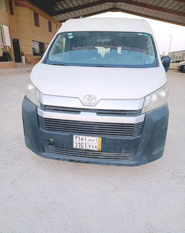 تويوتا هايس 2019 للبيع في الرياض — ممشى 400,000 كم