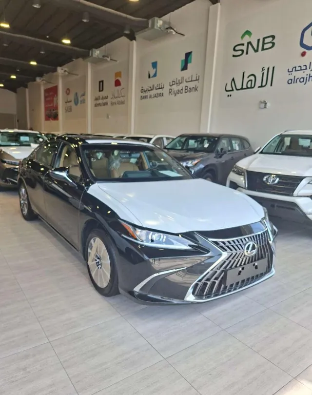 لكزس · اي اس 2025 للبيع في الخبر — ممشى 1 كم
