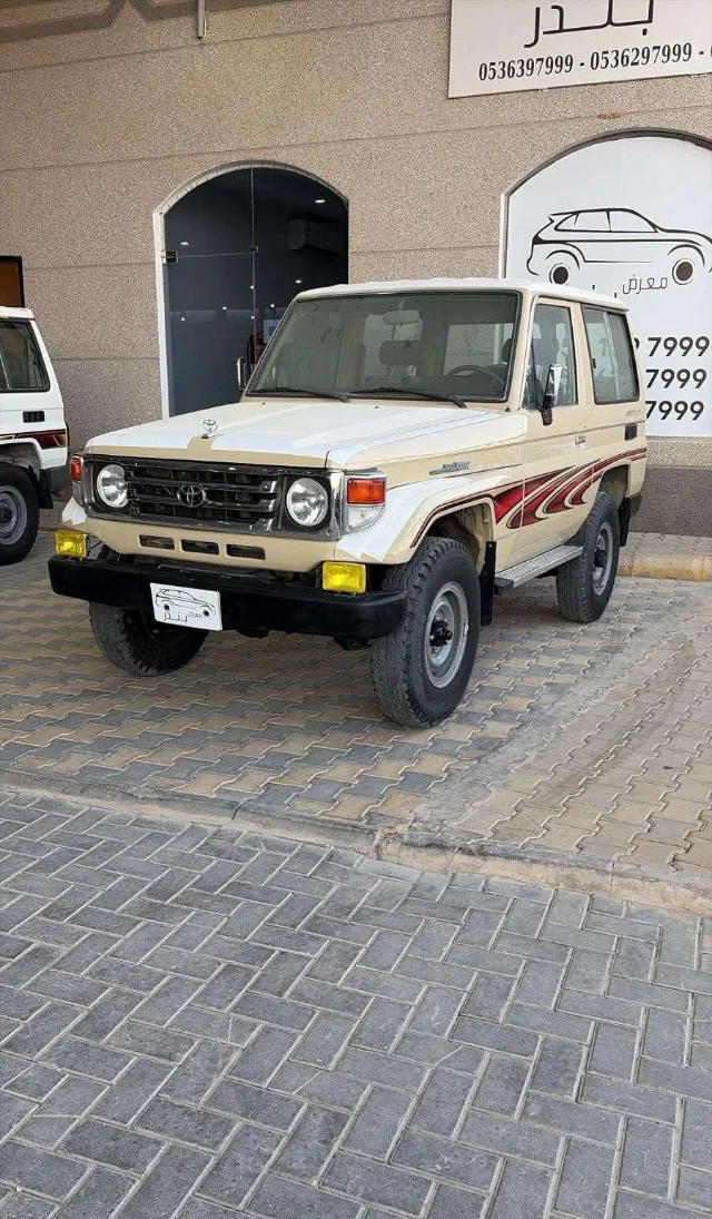تويوتا · لاندكروزر 70 2006 للبيع في بريدة — ممشى 330,000 كم