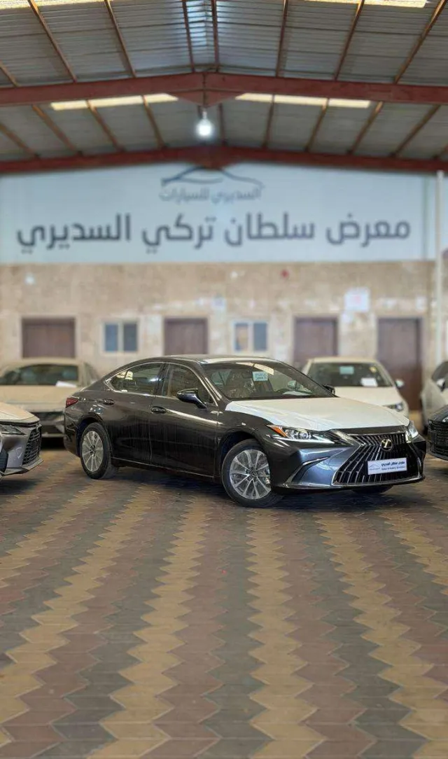 لكزس · اي اس STANDARD 2025 للبيع في حائل
