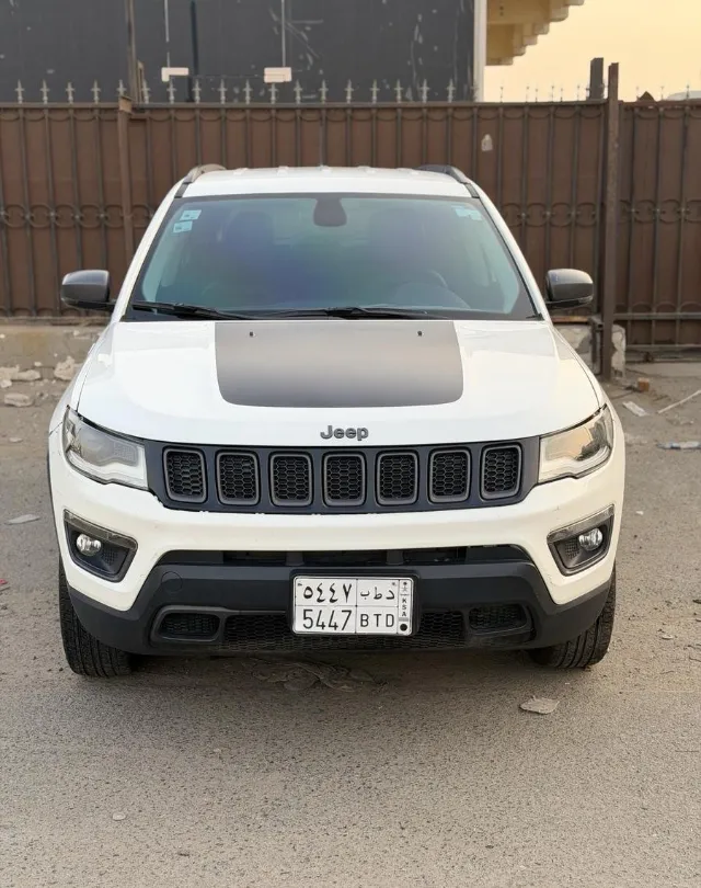 جيب شيروكي 2018 للبيع في جدة — ممشى 120,000 كم