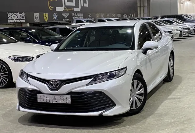 تويوتا كامري STANDARD 2020 للبيع في الرياض — ممشى 217,000 كم