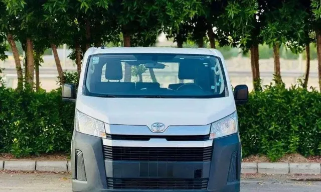تويوتا · هايس 2022 للبيع في جدة — ممشى 400,000 كم