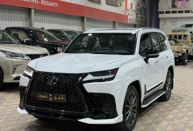 لكزس ال اكس 600 2024 للبيع في الرياض — ممشى 51,000 كم