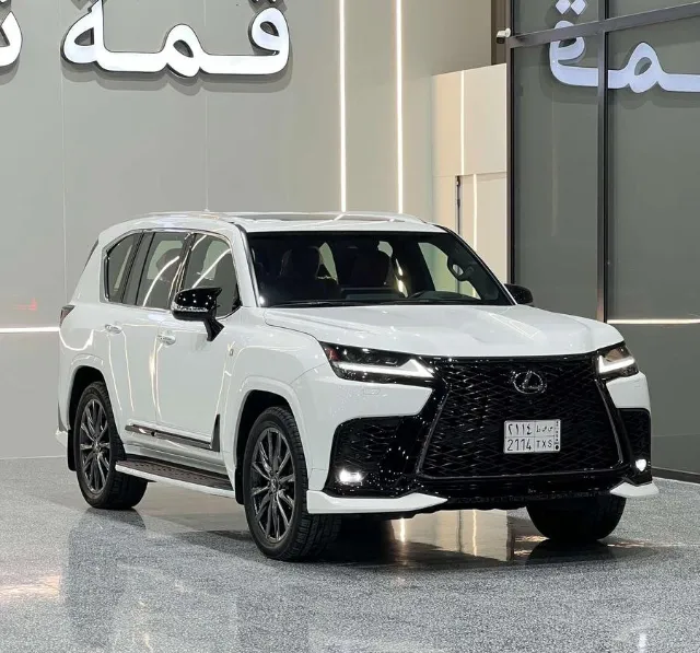 لكزس ال اكس 600 2024 للبيع في الرياض — ممشى 75,000 كم