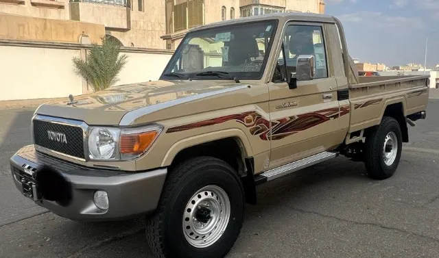 تويوتا · لاندكروزر 70 2021 للبيع في بريدة — ممشى 71,000 كم