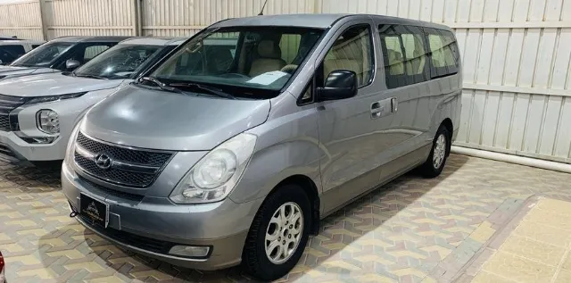 هيونداي اتش ون 2012 للبيع في الرياض — ممشى 300,000 كم